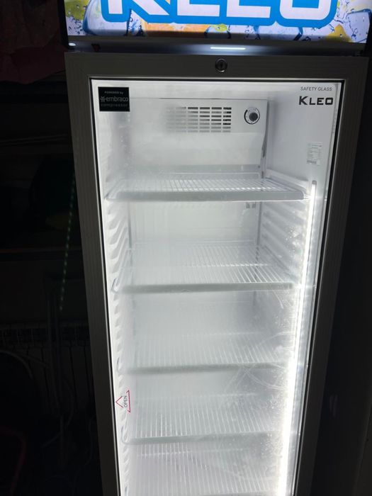 Холодильник витринный KLEO
