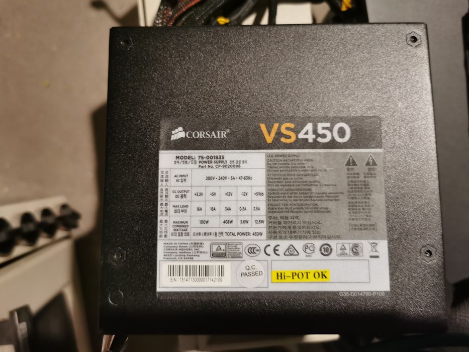 Продавам монитори, захранване за компютри