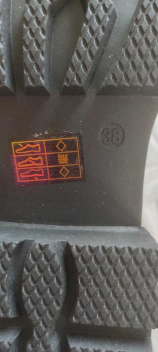 Нови дамски боти 38 - 38 лв.