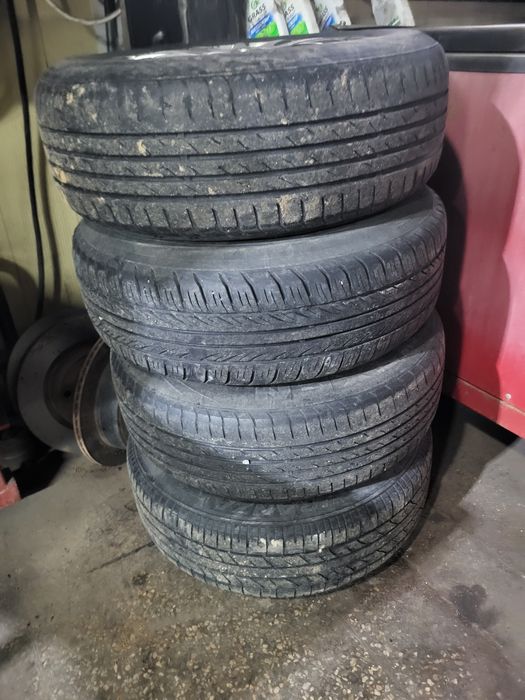 Продам летнию  резину с дисками