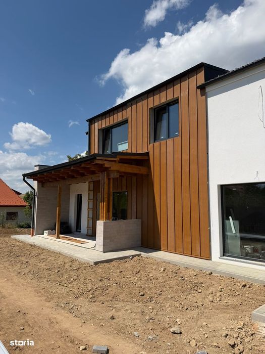 Casa individuala,Salicea,zona centrala,5 camere,teren 1100mp