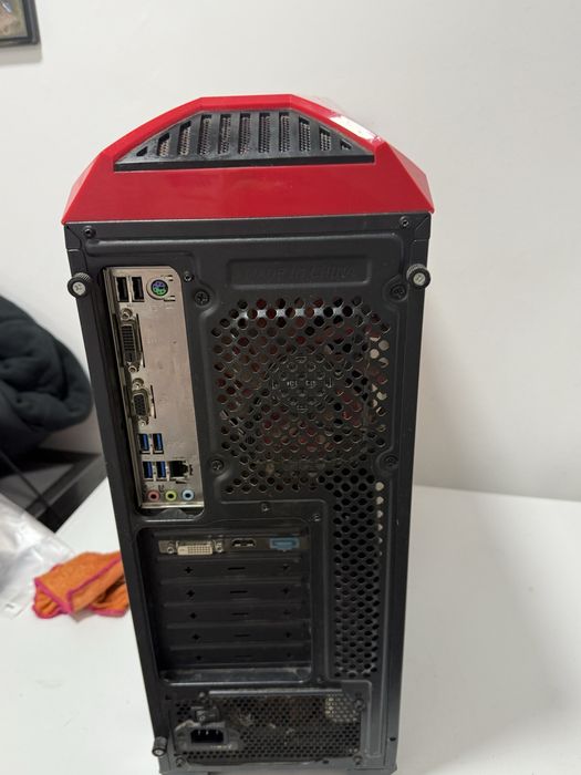 vand unitate + monitor +casti+mouse+cabluri