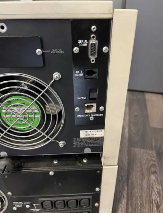 UPS с 5 външни батерийни тела
