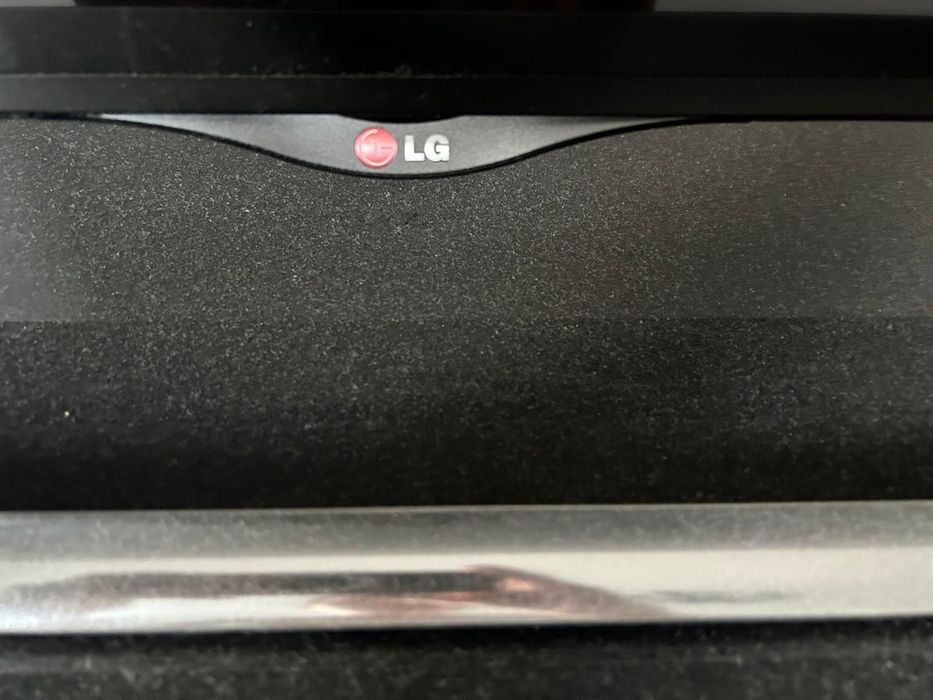 Телевизор диагональ 104 см. LG