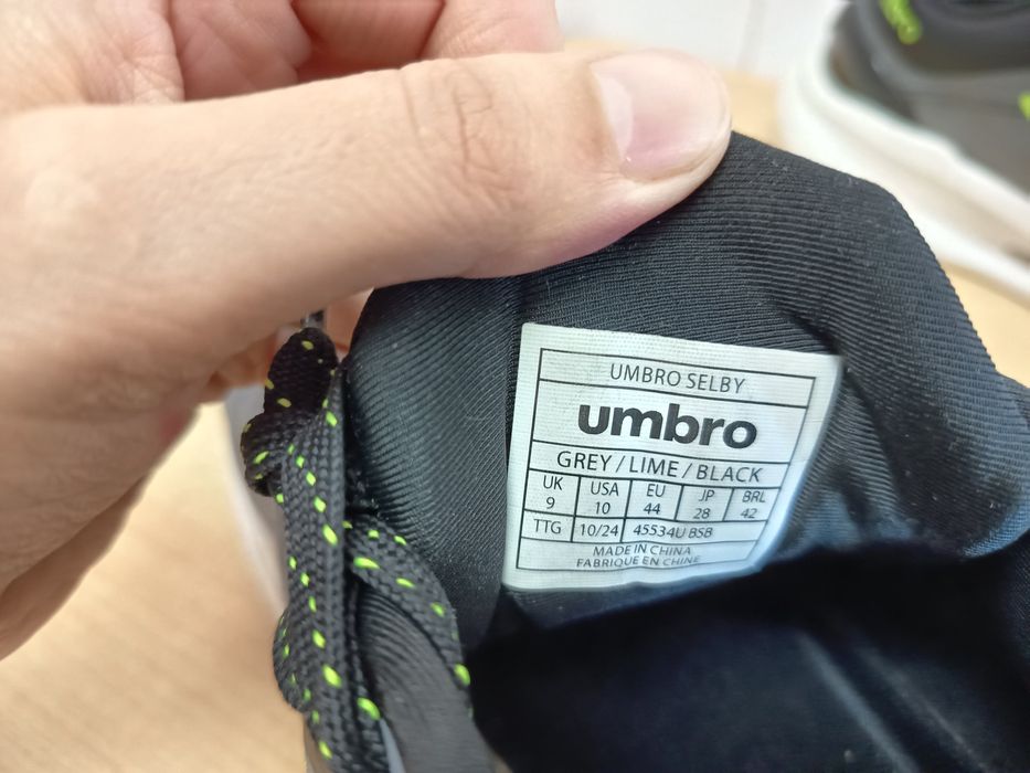 Adidași Umbro mărimea 44