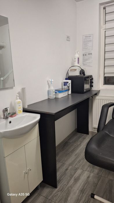 Post de cosmetica si coafor 1000 lei