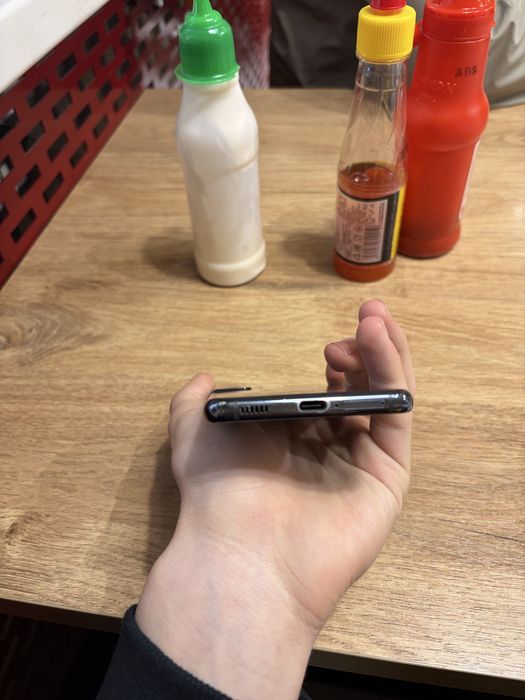 Samsung S21 5G 8/256 sotiladi