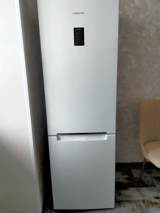 Холодильник трёх камерный