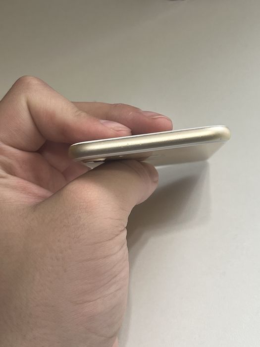 продаю iphone 7 gold в нормальном состояние