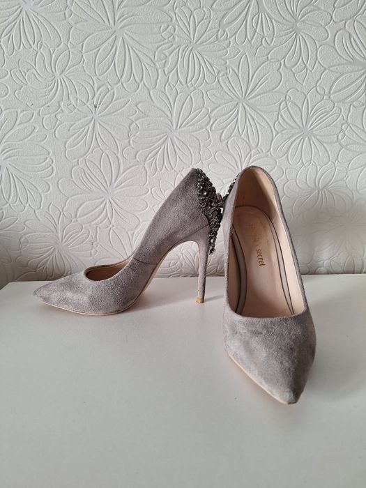 Модельные туфли из искусственной замши