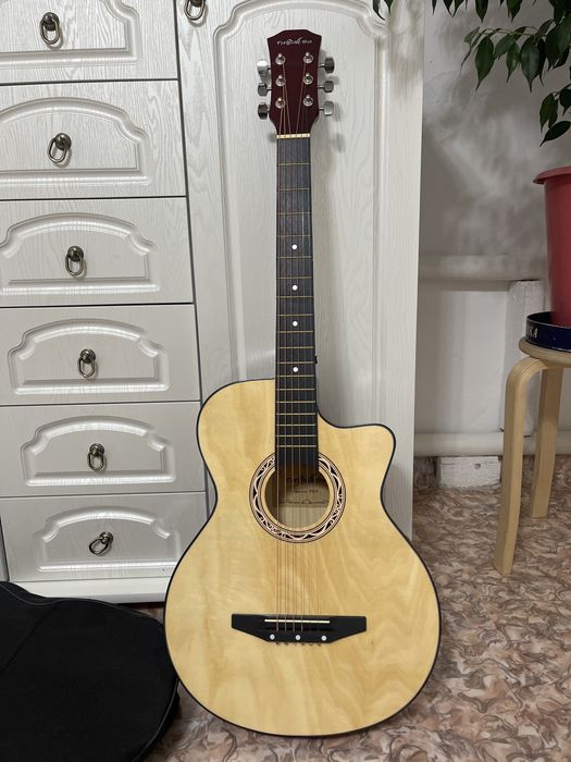 Акустическая гитара