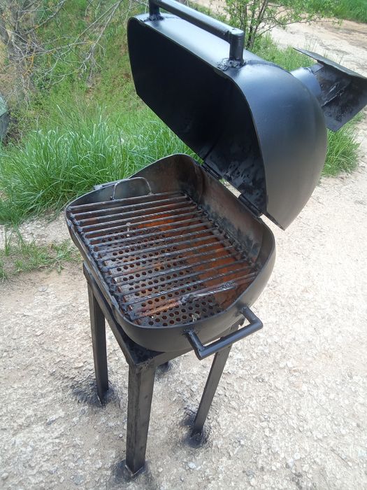 Барбекю на дървени въглища