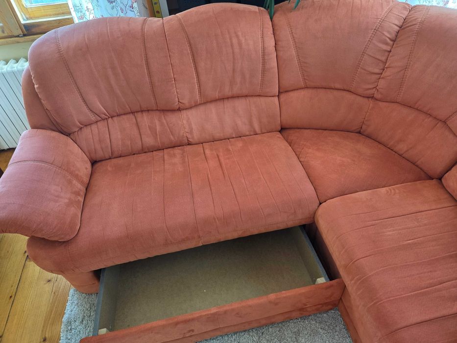 Голям разтегателен диван
