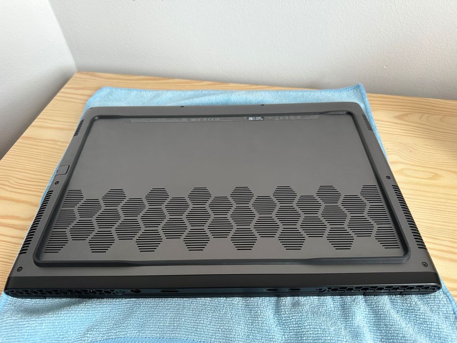 Alienware m16 R2
