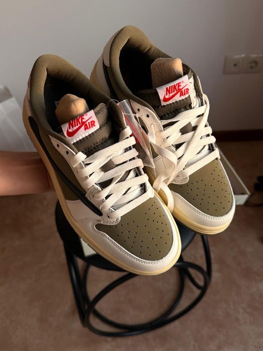 Продам кроссовки