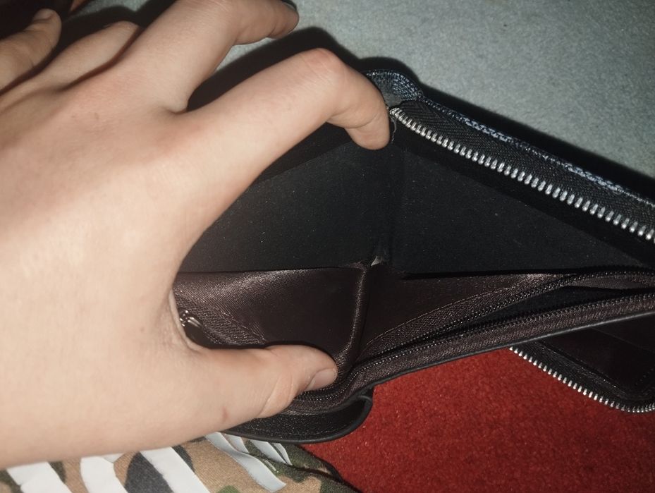 Кошелек удобный..