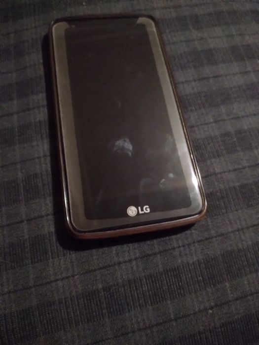 Продам Телефон LG k 8
