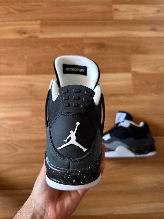Sneakers Jordan4 cu eticheta (nu Nike, Gucci, Adidas, Balenciaga)