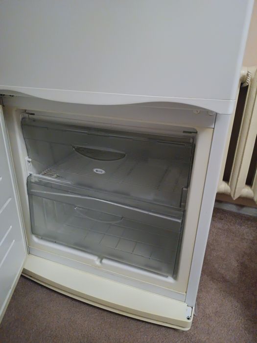 Продается двух камерный холодильник