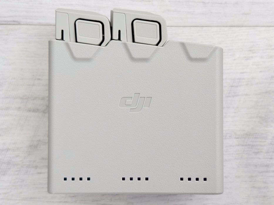 DJI Mini 4 Pro 4K Fly More Combo + DJI RC 2 + protectie ecran și elici