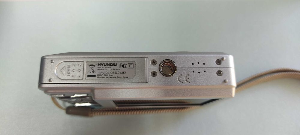Като нов компактен фотоапарат HYUNDAI L8325