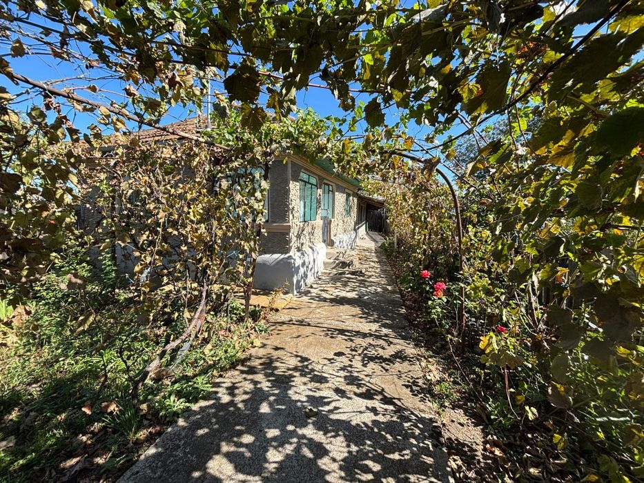 Vand casă locuibila