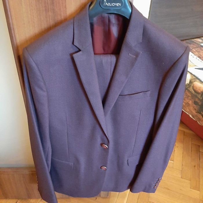 Абитурентски костюм в отлично състояние