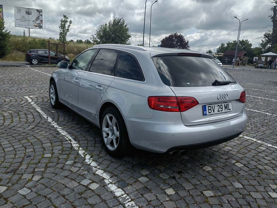 Vând autovehicul Audi