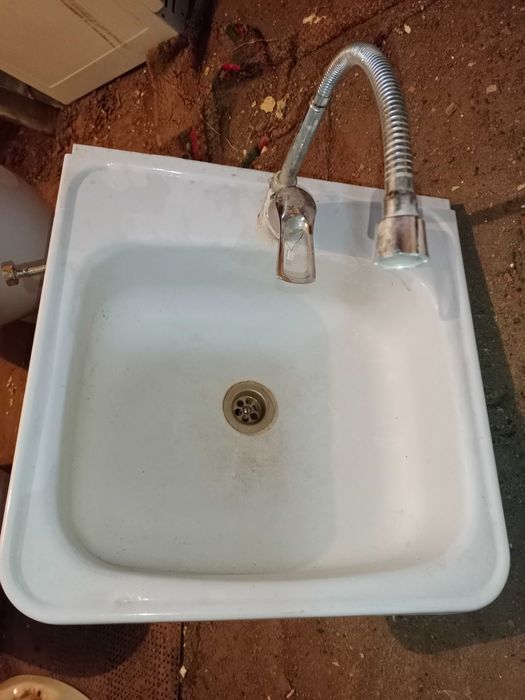 Продам раковину металлическую в хорошем состоянии