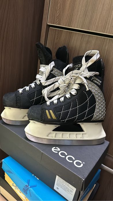 коньки хоккейные 33 и 36 размер