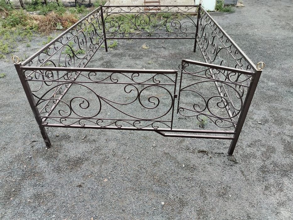 Оградки,калитки на зират