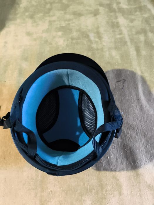 Doua casti ABS ca noi