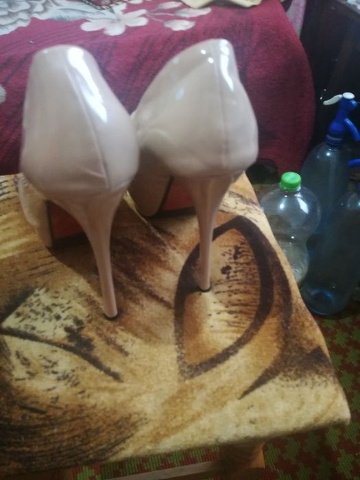 Vand pantofi de dama