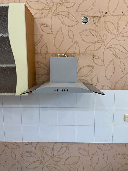 Продам вытяжку б/у