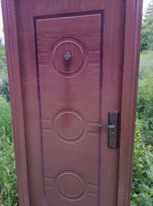 Продавам входни метални и вътрешни интериорни врати и комарници