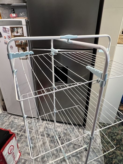 Uscator de rufe verticabil  pliabil si cu roti