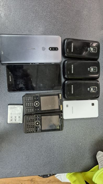 Lot telefoane defecte cu taste