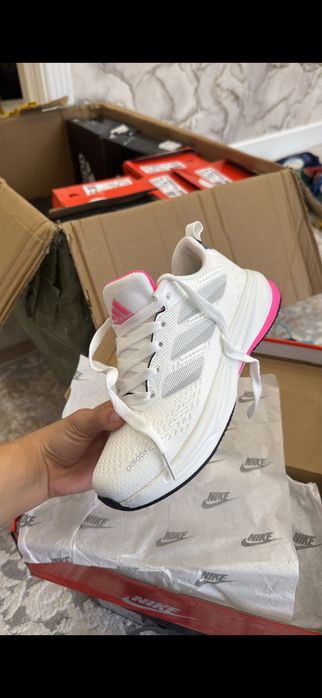 Кроссовки adidas новый