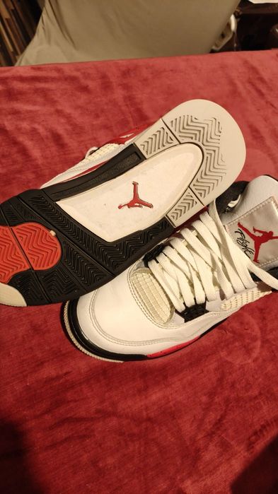 Jordan 4 retro thunder