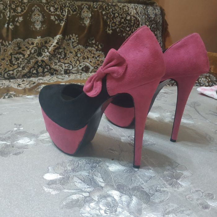 Продаются обувь лабутены 38 размер