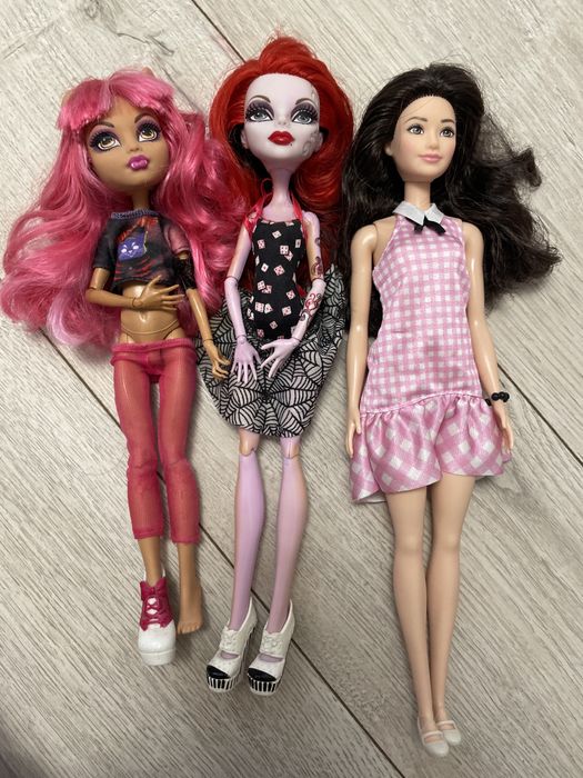 Papusi Monster High Si barbie