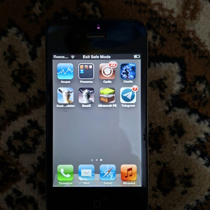 Продам iphone 4s оригинал