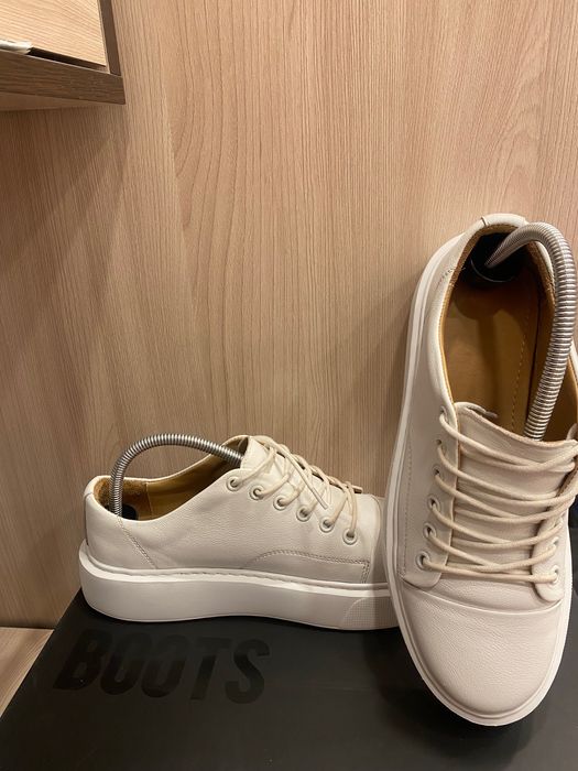 Продам кожаные белые кеды