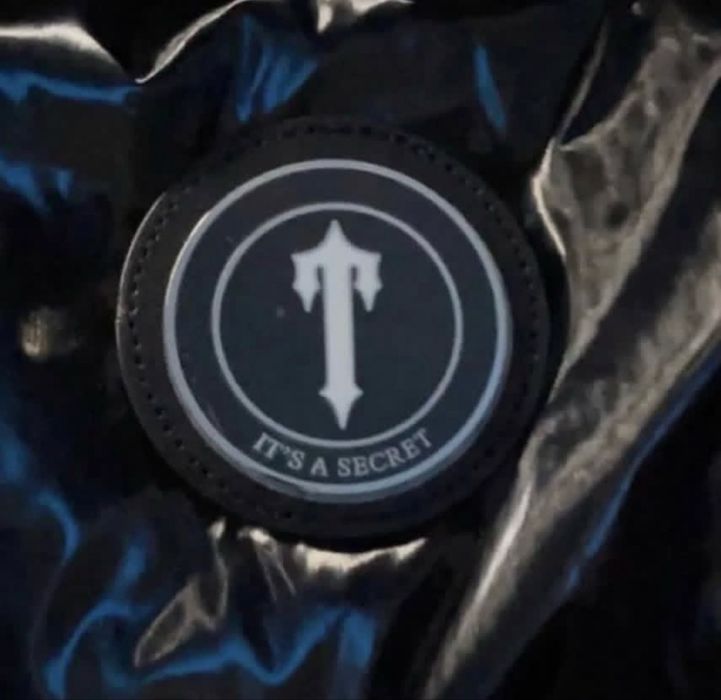 Geaca trapstar lucioasa