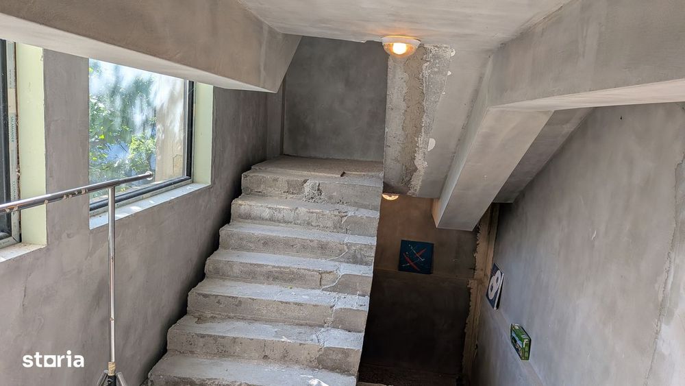 Proprietate industrială / logistică  hală + clădire P+2, teren 1500 mp