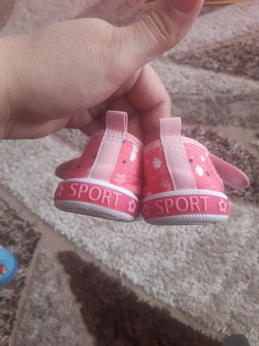 Продам детскую обувь