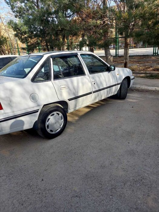 Nexia avtomashinasi sotiladi.