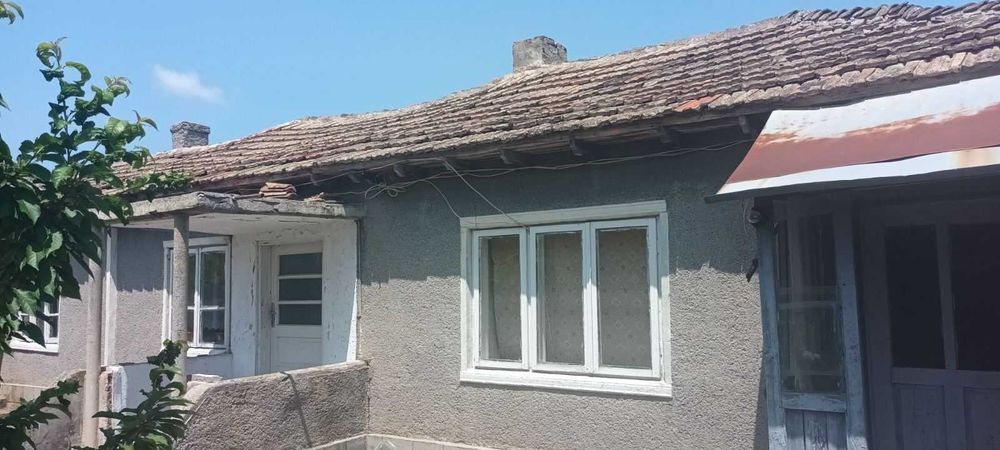 Къща с голям двор в Смин