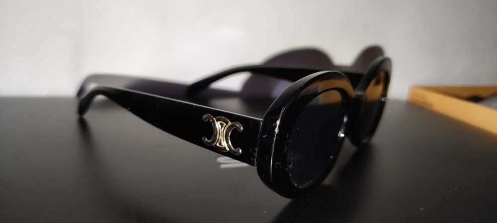 Vand Ochelari de soare de dama Celine CL40194U 01A