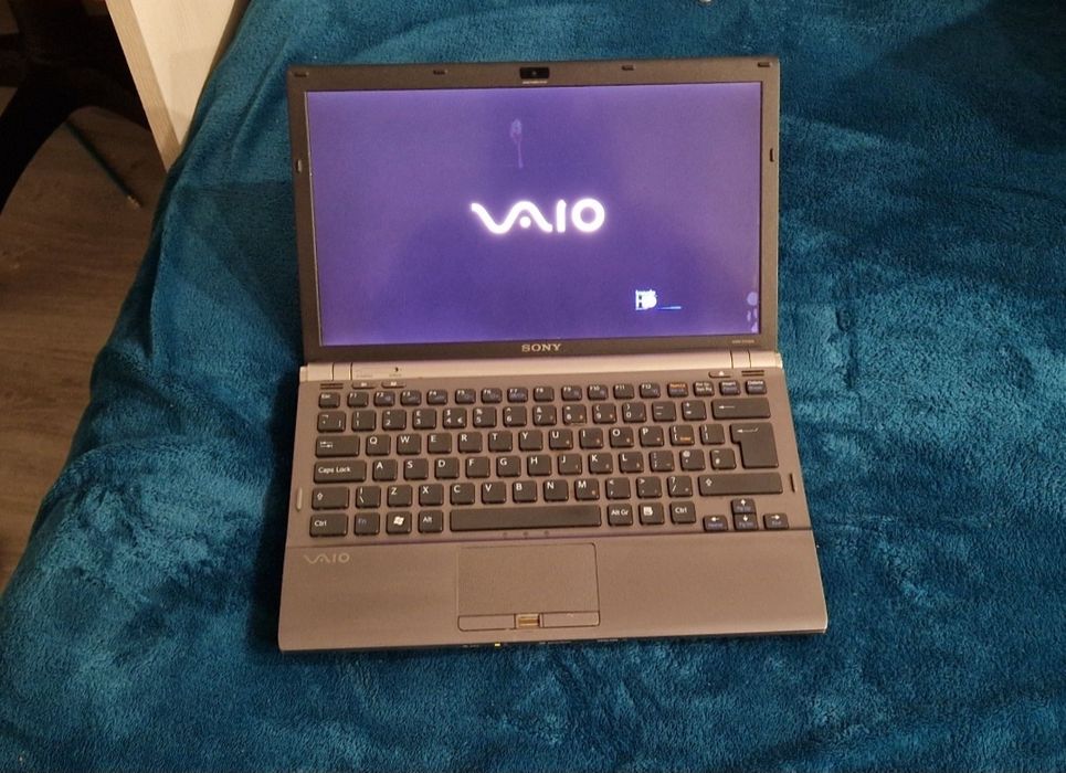 Laptop Sony Vaio cu două pete pe display